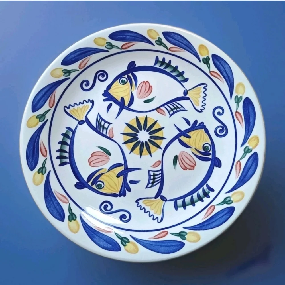 2 Johnson Brothers Aquabatic Fish  Dinner Plates By Susan Kennedy Vtg 90s 10.5
